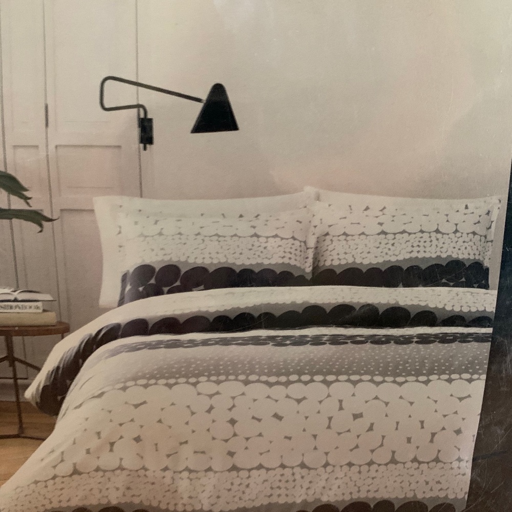 NWT - Full/Queen Black & White Comforter Set